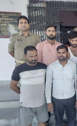 थाना विन्ध्याचल पुलिस द्वारा चोरी की 11 अदद मोबाइल फोन (अनुमानित कीमत 03 लाख रूपये) के साथ 02 बाल अपचारी सहित कुल 07 अभियुक्त गिरफ्तार/हिरासत में लिये गये थाना विन्ध्याचल पुलिस द्वारा चोरी की 11 अदद मोबाइल फोन (अनुमानित कीमत 03 लाख रूपये) के साथ 02 बाल अपचारी सहित कुल 07 अभियुक्त गिरफ्तार/हिरासत में लिये गये