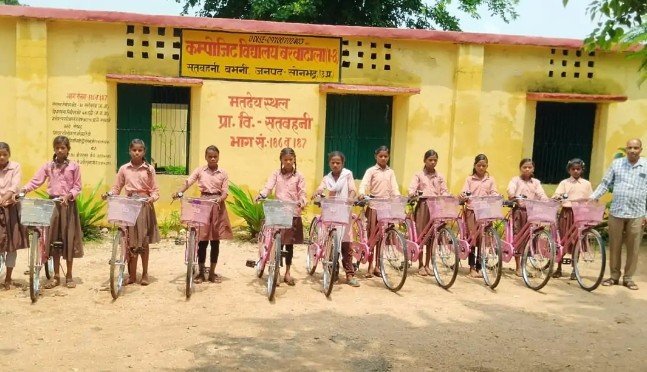 बभनी के कंपोजिट विद्यालय बरवाटोला में 11 छात्राओं को मिली साइकिल, शिक्षा और सशक्तिकरण को मिला नया संबल