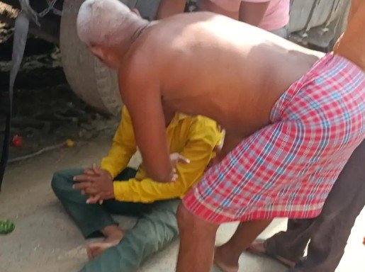 मिर्जापुर: टोटो और लूना बाइक की आमने-सामने टक्कर, सिर में गंभीर चोट लगने से युवक रेफर* , हाईवे पर लगा जाम मिर्जापुर: टोटो और लूना बाइक की आमने-सामने टक्कर, सिर में गंभीर चोट लगने से युवक रेफर* , हाईवे पर लगा जाम