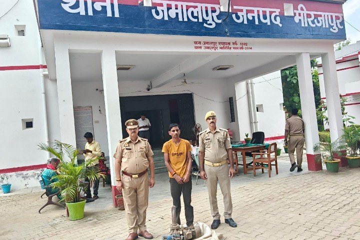 थाना जमालपुर पुलिस द्वारा चोरी के अभियोग से सम्बन्धित अभियुक्त गिरफ्तार, चोरी का मोनो ब्लाक पम्प बरामद