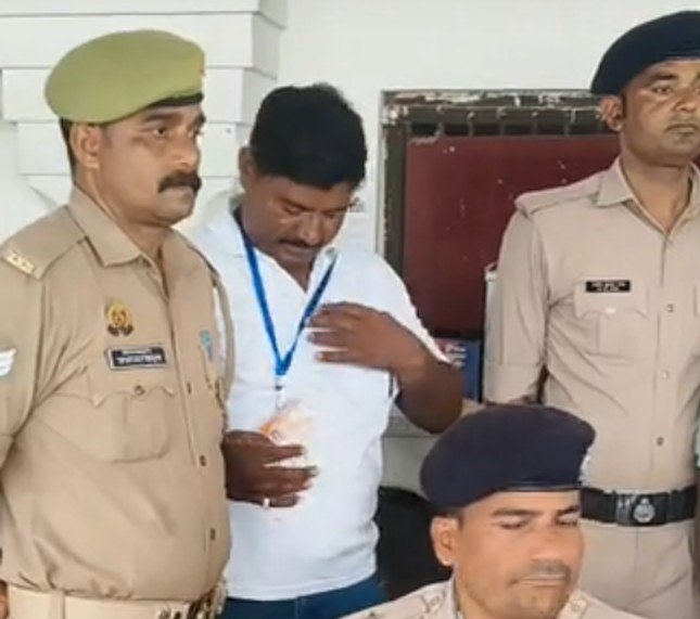 मिर्जापुर: ट्रेनों में यात्रियों को निशाना बनाने वाले अंतरराज्यीय सांसी गैंग का भंडाफोड़, हरियाणा के चार शातिर गिरफ्तार मिर्जापुर: ट्रेनों में यात्रियों को निशाना बनाने वाले अंतरराज्यीय सांसी गैंग का भंडाफोड़, हरियाणा के चार शातिर गिरफ्तार