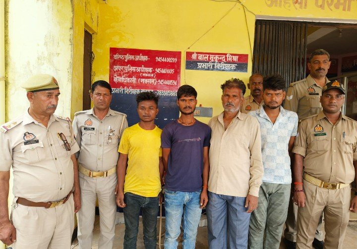 थाना अहरौरा पुलिस द्वारा 15 किलोग्राम अवैध गांजा के साथ 02 अभियुक्त गिरफ्तार, घटना में प्रयुक्त बुलेट मोटर साइकिल बरामद