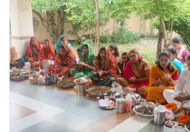 श्रावण मास में शिवभक्ति का अनुपम संगम: चुर्क स्थित अडानी फैक्ट्री परिसर के शिव मंदिर में 51 हजार पार्थिव शिवलिंगों का पूजन एवं रुद्राभिषेक संपन्न श्रावण मास में शिवभक्ति का अनुपम संगम: चुर्क स्थित अडानी फैक्ट्री परिसर के शिव मंदिर में 51 हजार पार्थिव शिवलिंगों का पूजन एवं रुद्राभिषेक संपन्न