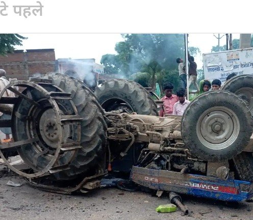 सोनभद्र: कोयला लदे ट्रक को निकालने के दौरान पलटा ट्रैक्टर, चालक ने कूदकर बचाई जान, बड़ा हादसा टला