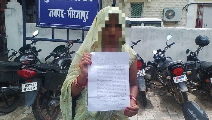 चार माह की गर्भवती महिला ने SP से लगाई न्याय की गुहार