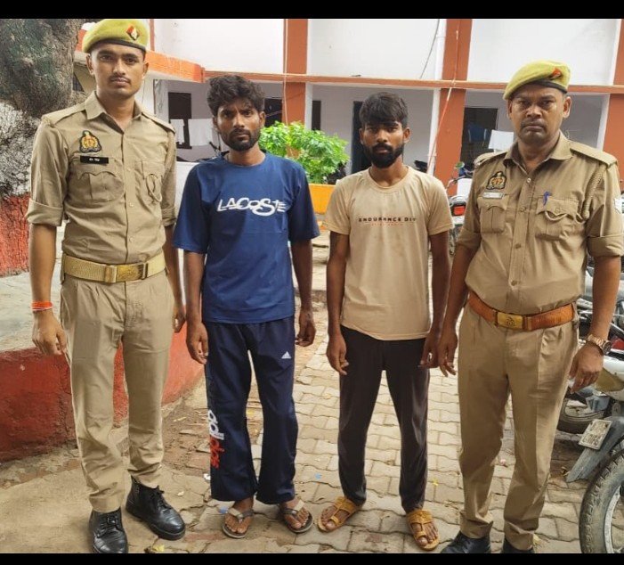 थाना को0कटरा पुलिस द्वारा चोरी के अभियोग से सम्बन्धित 02 अभियुक्त गिरफ्तार, चोरी के आभूषण बरामद