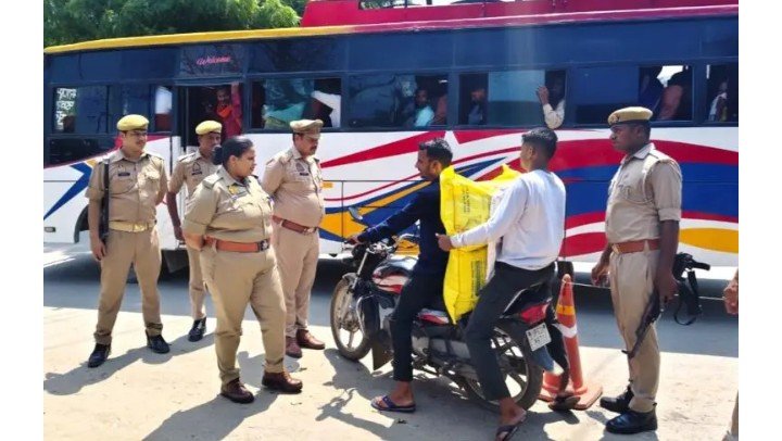 कांवड़ यात्रा मार्ग का एसपी ने किया निरीक्षण, पुलिसकर्मियों को दिए सुरक्षा के निर्देश कांवड़ यात्रा मार्ग का एसपी ने किया निरीक्षण, पुलिसकर्मियों को दिए सुरक्षा के निर्देश