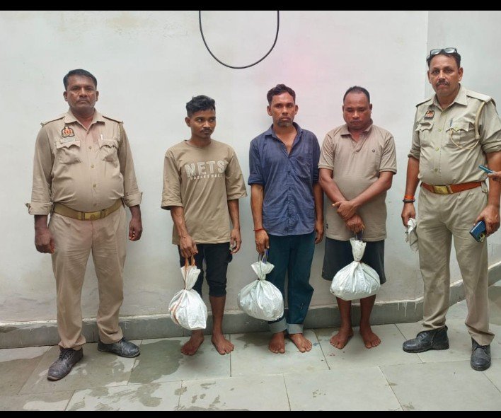 थाना अहरौरा पुलिस द्वारा 04 किलो 80 ग्राम अवैध गांजा के साथ 03 अभियुक्त गिरफ्तार