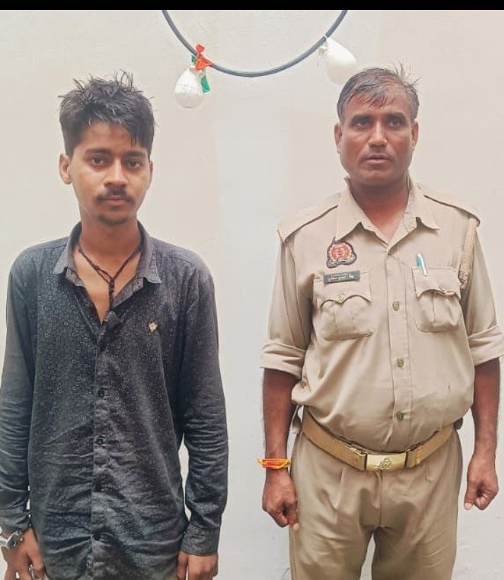 थाना अहरौरा पुलिस द्वारा अवैध तमंचा मय कारतूस के साथ एक अभियुक्त गिरफ्तार थाना अहरौरा पुलिस द्वारा अवैध तमंचा मय कारतूस के साथ एक अभियुक्त गिरफ्तार