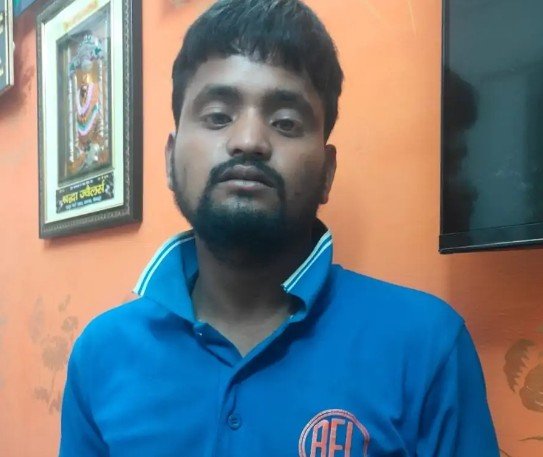 मिर्जापुर रेलवे स्टेशन पर बांग्लादेशी नागरिक गिरफ्तार, पासपोर्ट-वीजा नहीं मिला मिर्जापुर रेलवे स्टेशन पर बांग्लादेशी नागरिक गिरफ्तार, पासपोर्ट-वीजा नहीं मिला