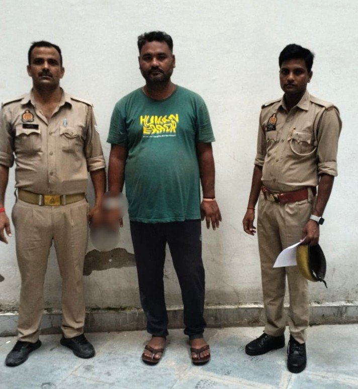 थाना चुनार पुलिस द्वारा नाबालिग को बहला फुसला के भगाने व दुष्कर्म के अभियोग से सम्बन्धित अभियुक्त गिरफ्तार थाना चुनार पुलिस द्वारा नाबालिग को बहला फुसला के भगाने व दुष्कर्म के अभियोग से सम्बन्धित अभियुक्त गिरफ्तार