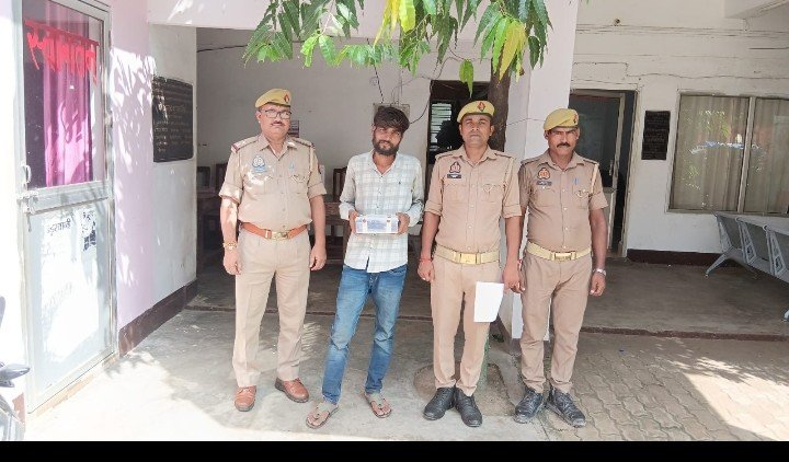थाना विन्ध्याचल पुलिस द्वारा अवैध तमंचा व कारतूस के साथ एक अभियुक्त गिरफ्तार