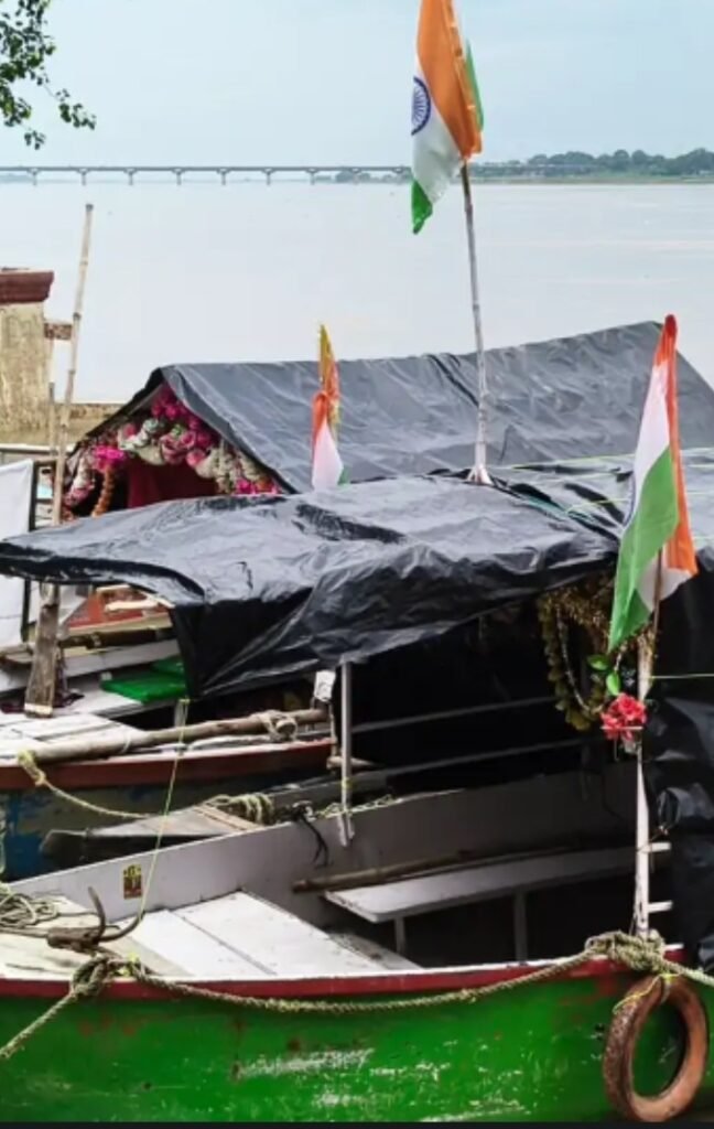 मिर्जापुर में तेजी से बढ़ रहा गंगा का जलस्तर, 12 घंटे में 50 सेंटीमीटर की बढ़ोतरी मिर्जापुर में तेजी से बढ़ रहा गंगा का जलस्तर, 12 घंटे में 50 सेंटीमीटर की बढ़ोतरी