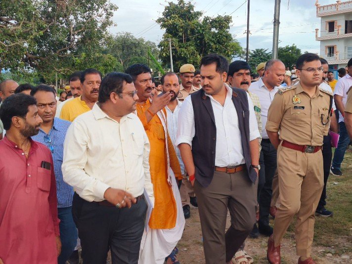 सोन नदी के बढ़ते जलस्तर को लेकर प्रशासन अलर्ट, जिलाधिकारी और पुलिस अधीक्षक ने घाटों किया स्थलीय निरीक्षण सोन नदी के बढ़ते जलस्तर को लेकर प्रशासन अलर्ट, जिलाधिकारी और पुलिस अधीक्षक ने घाटों किया स्थलीय निरीक्षण