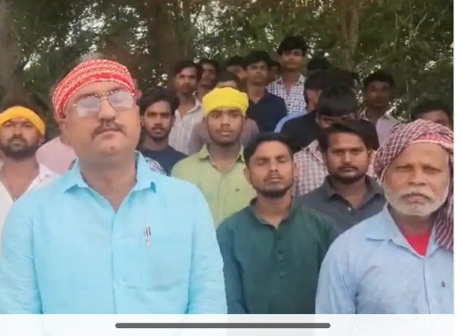 विंध्य एक्सप्रेस वे के साथ जल, जंगल और जमीन के मुद्दे पर एकजुट हुए किसान व आदिवासी परिवार विंध्य एक्सप्रेस वे के साथ जल, जंगल और जमीन के मुद्दे पर एकजुट हुए किसान व आदिवासी परिवार