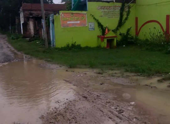 बारिश बदहाल हुई लोहदी कला–बसंत बहार लॉन मार्ग की सड़क, गड्ढों और जलभराव से बढ़ा आने जाने का होली काफी परेशानियां बारिश बदहाल हुई लोहदी कला–बसंत बहार लॉन मार्ग की सड़क, गड्ढों और जलभराव से बढ़ा आने जाने का होली काफी परेशानियां