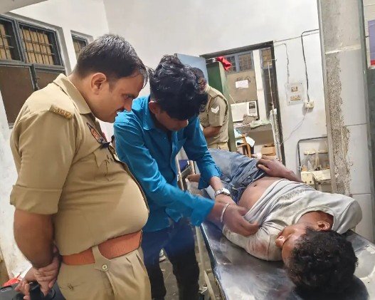 म्योरपुर में अनियंत्रित बाइक गिरने से दो युवक गंभीर घायल, एक जिला अस्पताल रेफर म्योरपुर में अनियंत्रित बाइक गिरने से दो युवक गंभीर घायल, एक जिला अस्पताल रेफर