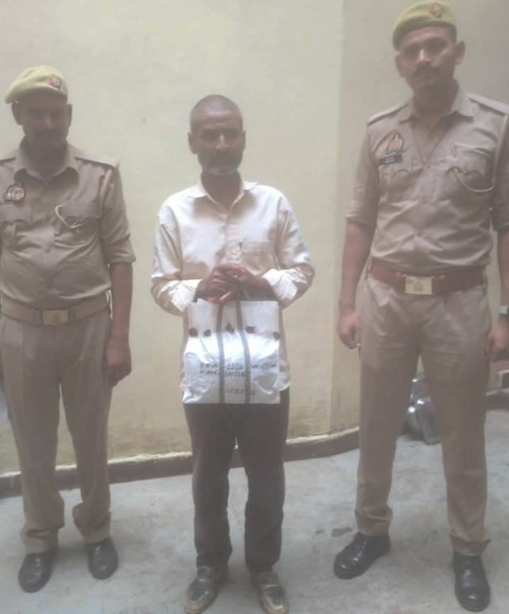 थाना मड़िहान पुलिस द्वारा 01.015 किग्रा अवैध गांजा के साथ एक अभियुक्त गिरफ्तार थाना मड़िहान पुलिस द्वारा 01.015 किग्रा अवैध गांजा के साथ एक अभियुक्त गिरफ्तार
