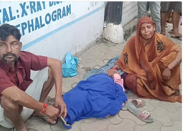 लक्ष्मी डायग्नोस्टिक सेंटर में मरीज की मौत के बाद हंगामा, परिजनों ने लगाया इलाज में देरी का आरोप लक्ष्मी डायग्नोस्टिक सेंटर में मरीज की मौत के बाद हंगामा, परिजनों ने लगाया इलाज में देरी का आरोप