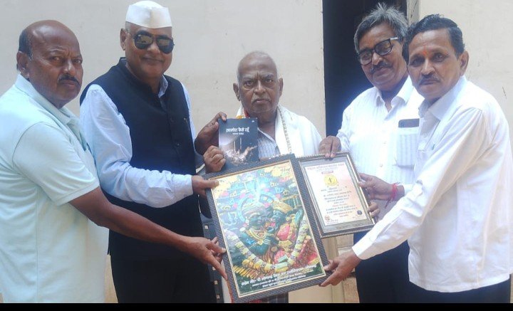 दुद्धी के वरिष्ठ अधिवक्ता जगदीश्वर जायसवाल का संयुक्त अधिवक्ता महासंघ ने किया सम्मान दुद्धी के वरिष्ठ अधिवक्ता जगदीश्वर जायसवाल का संयुक्त अधिवक्ता महासंघ ने किया सम्मान