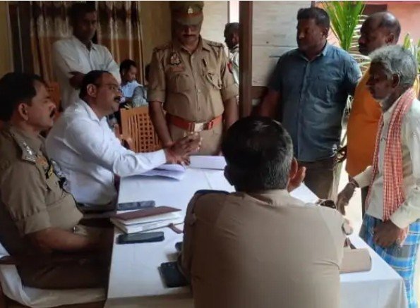 पड़री थाने में समाधान दिवस आयोजित, चार में दो मामलों का मौके पर निस्तारण पड़री थाने में समाधान दिवस आयोजित, चार में दो मामलों का मौके पर निस्तारण