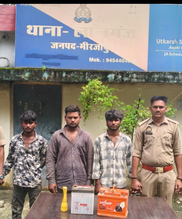 थाना लालगंज पुलिस द्वारा वाहनों से बैटरी चोरी करने के अभियोग से सम्बन्धित 03 अभियुक्त गिरफ्तार, चोरी की बैटरी व टॉर्च बरामद थाना लालगंज पुलिस द्वारा वाहनों से बैटरी चोरी करने के अभियोग से सम्बन्धित 03 अभियुक्त गिरफ्तार, चोरी की बैटरी व टॉर्च बरामद