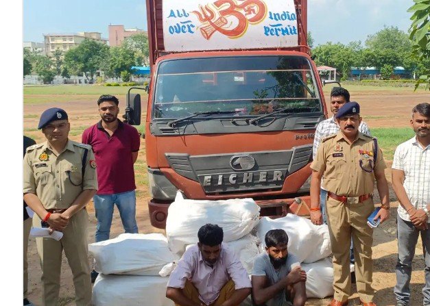 सोनभद्र में 1.20 करोड़ की गांजा तस्करी का पर्दाफाश, 220 किलो गांजे के साथ दो अंतरराज्यीय तस्कर गिरफ्तार सोनभद्र में 1.20 करोड़ की गांजा तस्करी का पर्दाफाश, 220 किलो गांजे के साथ दो अंतरराज्यीय तस्कर गिरफ्तार