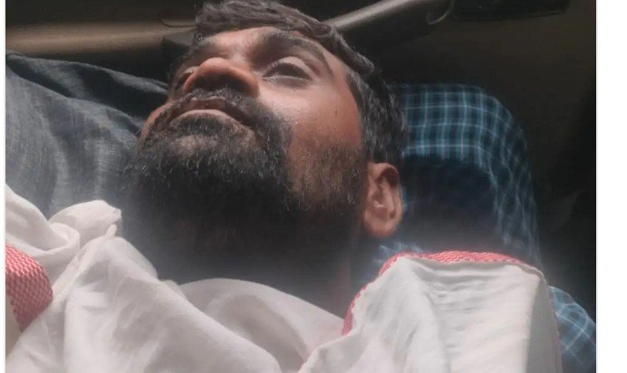 करमा थाना क्षेत्र के बसवा गांव का मामला, जिला अस्पताल के बाद मिशन अस्पताल में भी डॉक्टरों ने मृत घोषित किया करमा थाना क्षेत्र के बसवा गांव का मामला, जिला अस्पताल के बाद मिशन अस्पताल में भी डॉक्टरों ने मृत घोषित किया